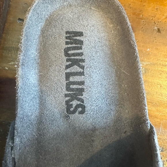 Muk Luks Gray and Orange Floral Slide Sandals - Picture 5 of 10